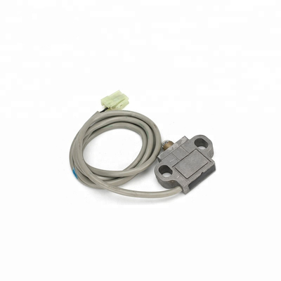 Cảm biến công tắc áp suất máy xúc du lịch 203-06-5621 D4C-9093 PC200-5 PC200-6