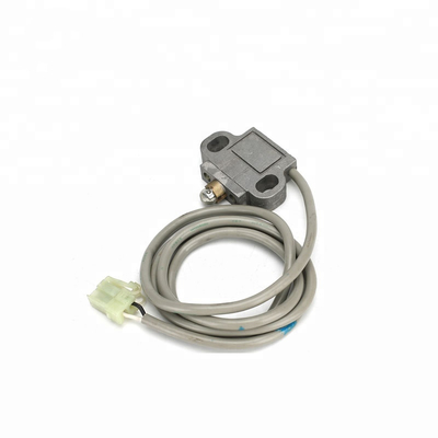 Cảm biến công tắc áp suất máy xúc du lịch 203-06-5621 D4C-9093 PC200-5 PC200-6